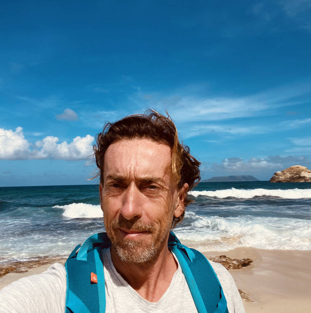 Jean-Philippe Sarrosquy, fondateur d'AntillesLocation.com, sur son voilier